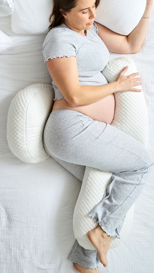 The belly bliss pregnancy pillow provides comfort and support to pregnant mum. 